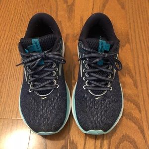 Brooks Ghost 11. Size 8. EUC